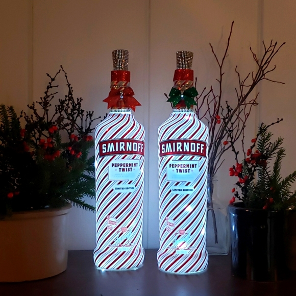 🎄Christmas Fancy Liquor Bottle Lights ~ Peppermint Vodka w/ sparkles & bows - Picture 10 of 10